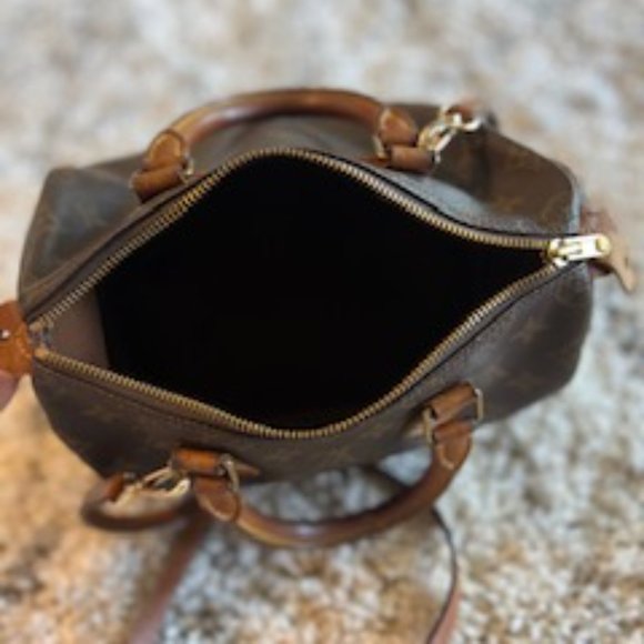 Authentic Louis Vuitton Speedy 30 Monogram - Picture 6 of 9